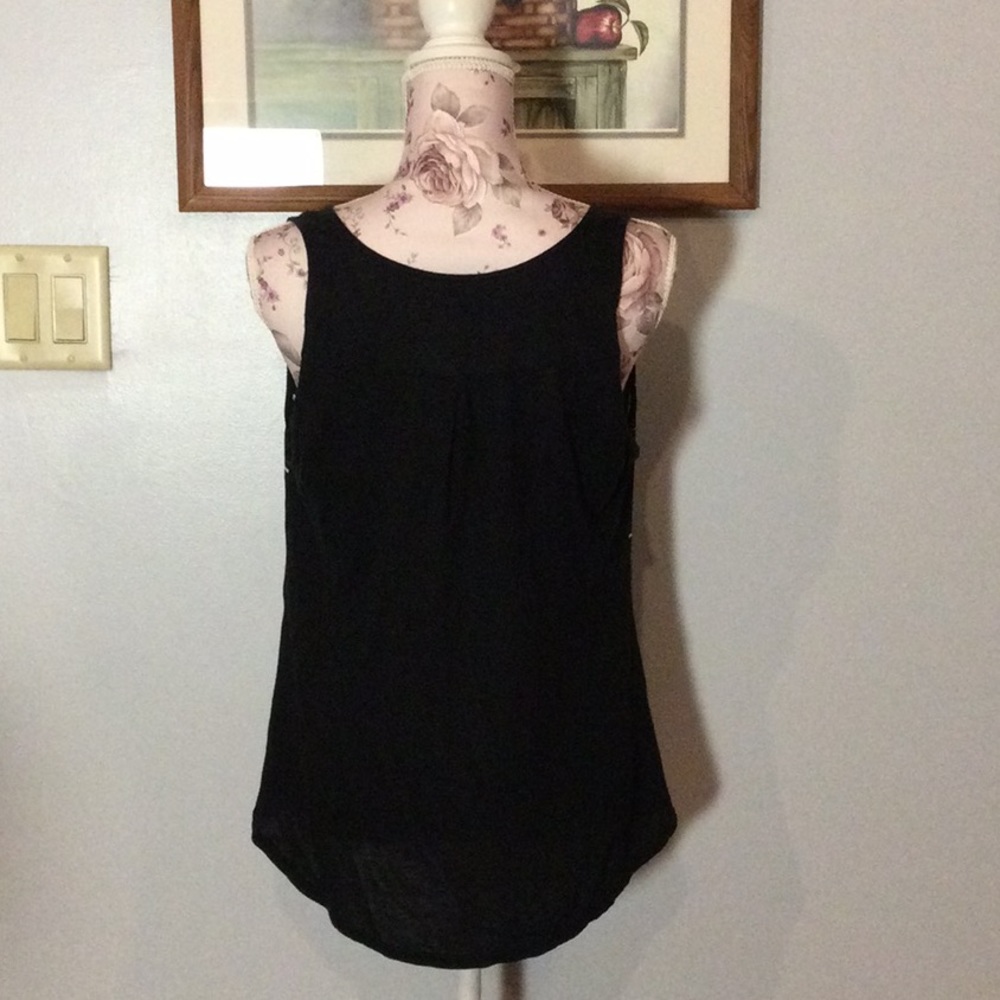 Express Black & White Blouse - Picture 2 of 6